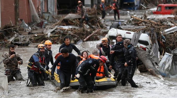 Al menos 27 los fallecidos por las inundaciones en el norte de Turquía