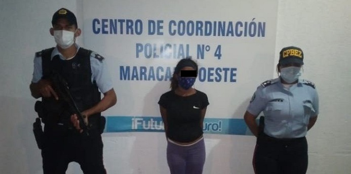 Va presa por golpear a un adolescente de 16 años hijo de su vecina