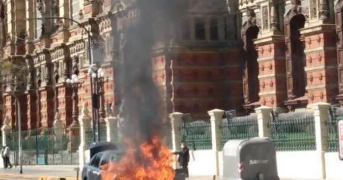 Venezolana pierde su vehículo tras incendiarse en Argentina (Video)