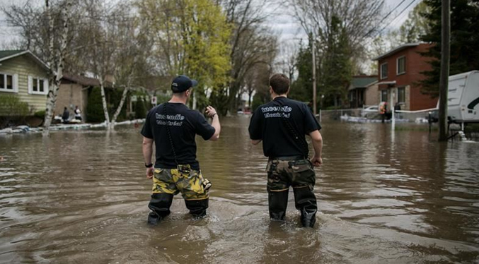 Al menos 16 muertos y medio centenar de desaparecidos dejan inundaciones en EEUU