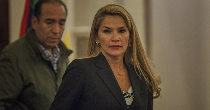 Gobierno de Bolivia asegura que la expresidenta Áñez intentó lesionarse en prisión