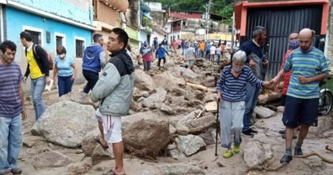 Continúan comunidades aisladas por las inundaciones de Mérida