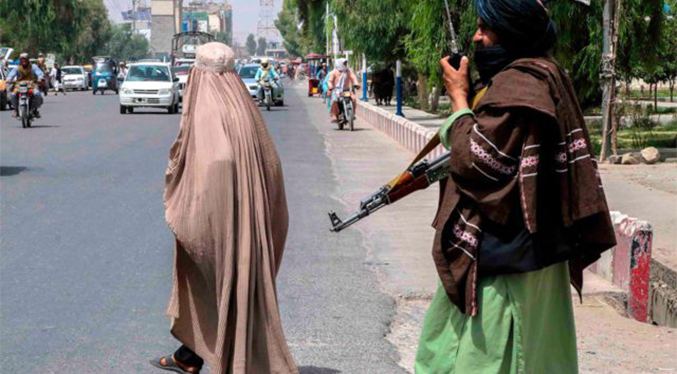 Especialista sobre Afganistán: Si muestran ejecuciones a mujeres, occidente presionará para tomar acciones