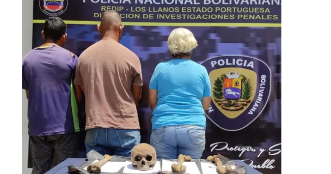 Detienen a tres personas por vender osamentas humanas