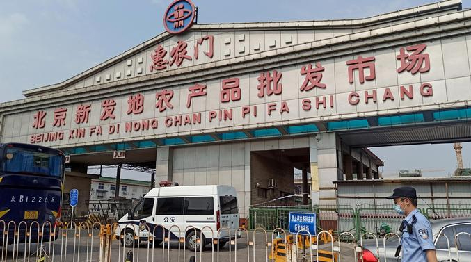 Pekín restringe entradas a la ciudad por los rebrotes de COVID-19 en China