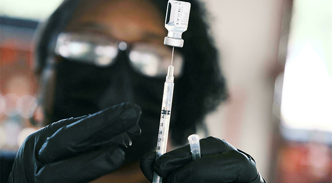 EEUU autoriza una tercera dosis de la vacuna para inmunodeprimidos