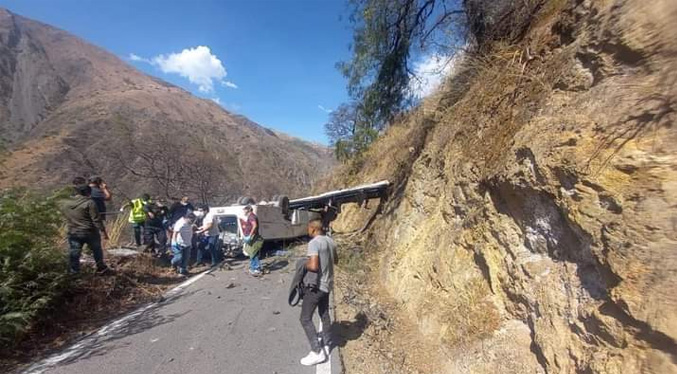 Accidente carretero en Perú deja 15 muertos