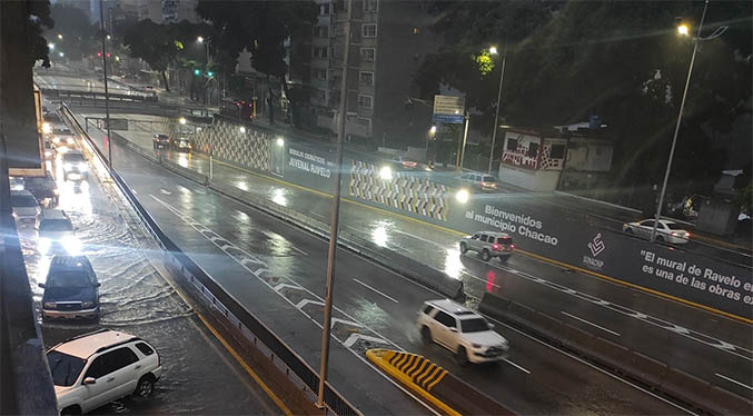 Segundo día consecutivo de lluvias y caos en Caracas