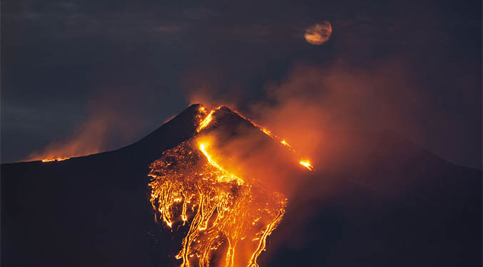 Etna alcanza nueva altura «récord» tras sus últimas erupciones