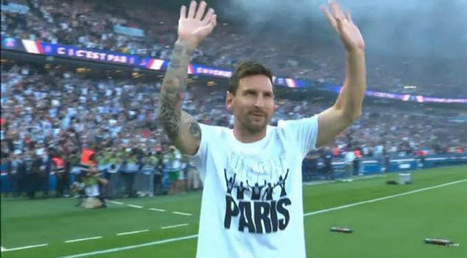 El Parque de los Príncipes enloquece con Messi (Video)