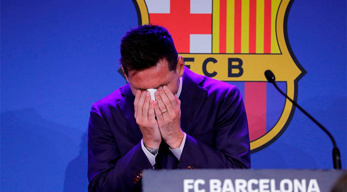 Entre lágrimas Messi se despide del Barcelona (Fotos)