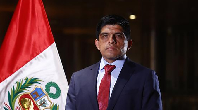Abren investigación contra ministro del Interior de Perú por “presunta” incompatibilidad con el cargo