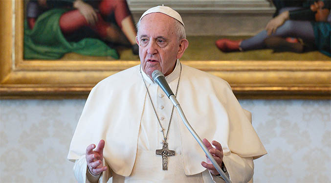 Papa pide ayuda para Haití y diálogo en Afganistán