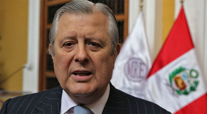 Castillo nombra al exministro Óscar Maúrtua como nuevo canciller de Perú