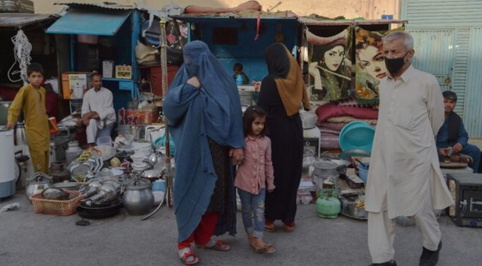 Datos personales de intérpretes afganos quedaron en la embajada británica en Kabul