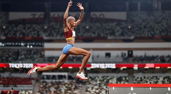 Yulimar Rojas gana medalla de oro para Venezuela con récord mundial en salto triple (fotos+video)