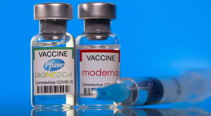 FDA aprobará en las próximas 48 horas tercera dosis de la vacuna de Pfizer y Moderna