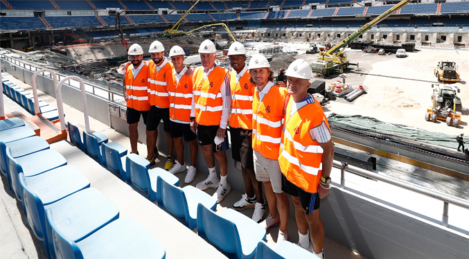 Ancelotti y cinco jugadores visitan el nuevo Bernabéu