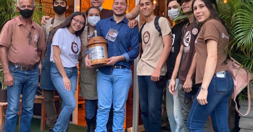 Nelson Castillo gana competencia de Barista Coffee Fest 2021