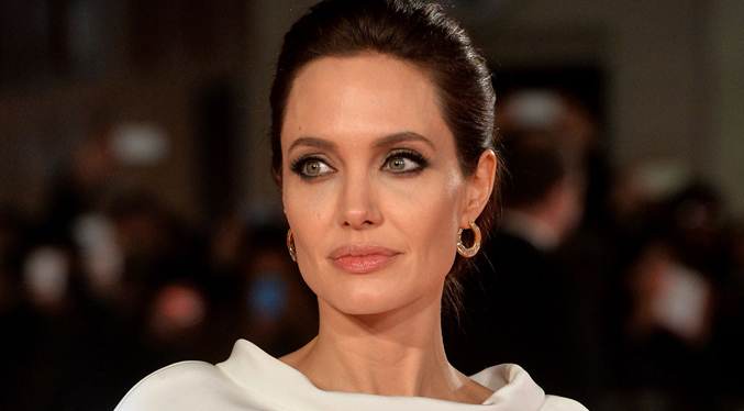 Angelina Jolie expresa preocupación por las mujeres afganas