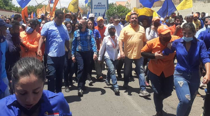 Aspirantes a la Alcaldía de Maracaibo acompañan a Rosales a inscribir su candidatura (Videos)