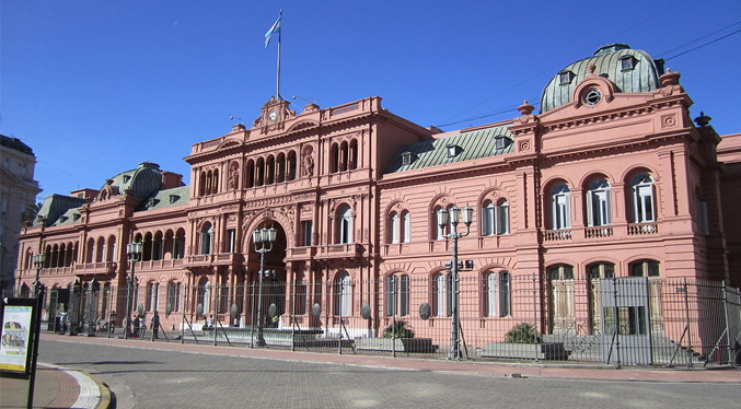 Presidente argentino no acepta renuncias en su gabinete, dice alta funcionaria