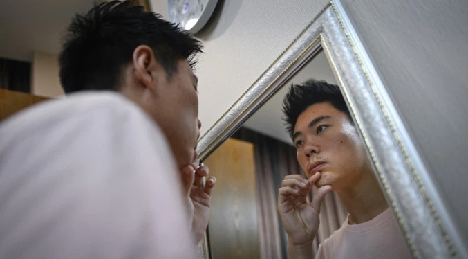Los hombres recurren a la cirugía estética para tener mejores oportunidades laborales en China