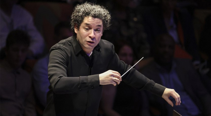 Dudamel ofrece su primer concierto como director de la Opera de París (video)