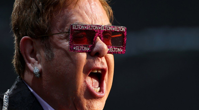 Elton John pospuso su próxima gira europea para 2023