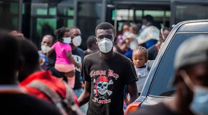 EEUU empieza a deportar a haitianos retenidos en puente en la frontera