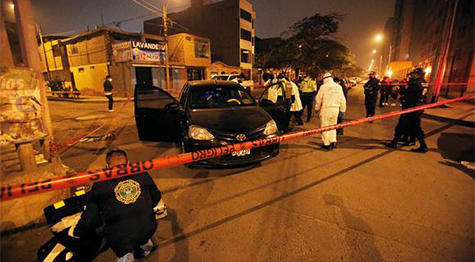 Sicarios en moto asesinan a prestamista venezolano dentro de su carro
