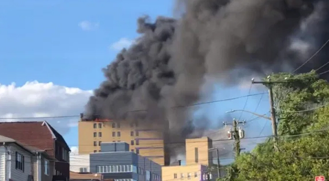 Varios heridos deja un incendio en el hospital St. John en Nueva York (Video)