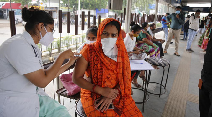 India pone 25 millones de vacunas en el cumpleaños de Primer Ministro