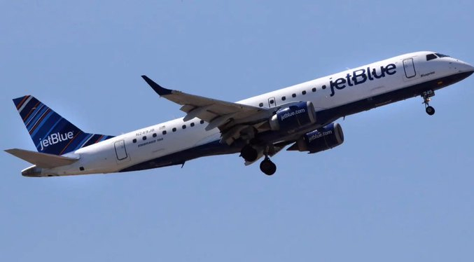 Pasajero intenta asaltar la cabina y ataca a los asistentes de vuelo de JetBlue