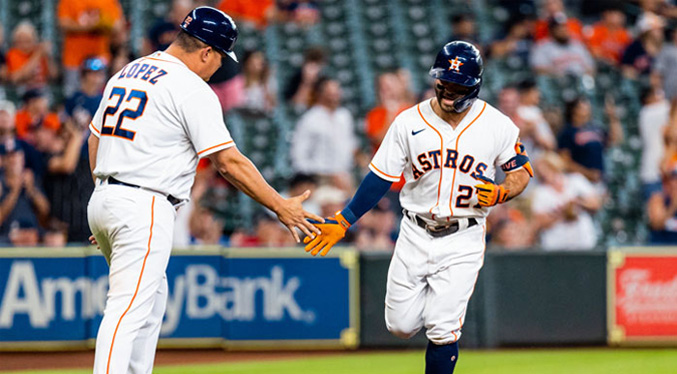 José Altuve sigue ascendiendo en las listas históricas de Houston