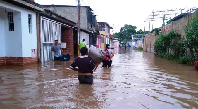 Declaran estado de emergencia por desborde del río Neverí en Anzoátegui