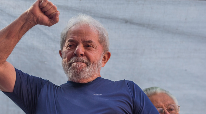 Lula mantiene amplia ventaja en sondeos para elección presidencial en Brasil