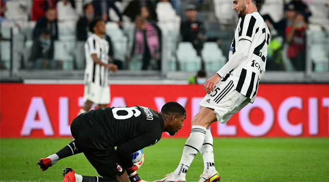 Juventus investiga insultos racistas hacia Maignan, arquero del AC Milan