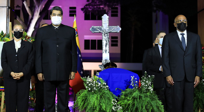 Ejecutivo despide al general Pérez Arcay en capilla ardiente desde la Academia Militar