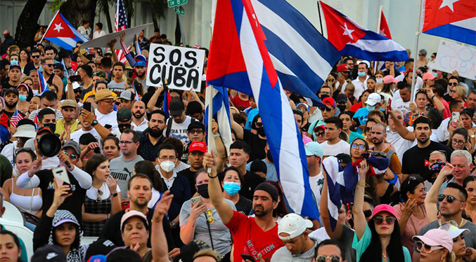 Exiliados cubanos piden a Bachelet estar a la altura de su cargo