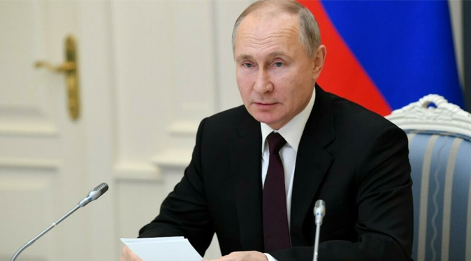 Putin afirma que decenas de personas de su entorno dieron positivo al COVID-19