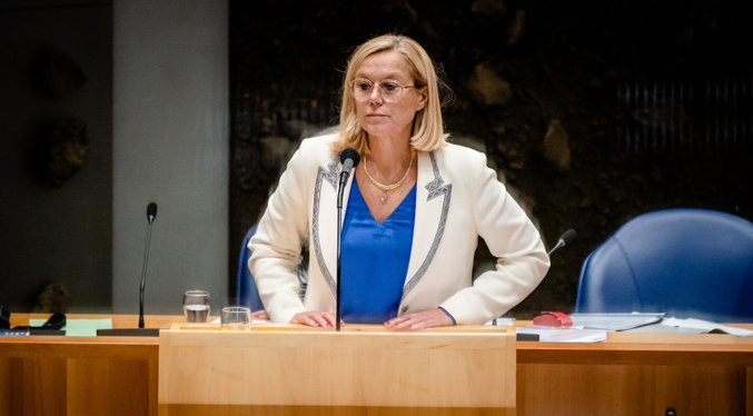 Ministra de Exteriores de Países Bajos renuncia tras criticada evacuación de Afganistán