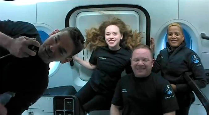 El regreso de los cuatro turistas a la Tierra en una cápsula de SpaceX (Video)