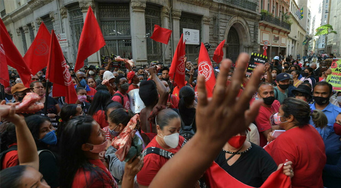 Activistas ocupan la bolsa de Sao Paulo para protestar contra la «escasez» y el «hambre»