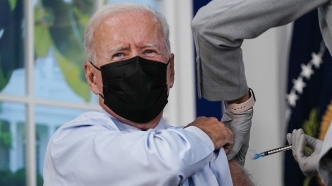 Biden se puso tercera dosis contra el COVID-19