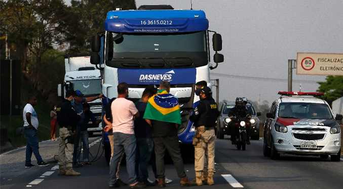 Camioneros partidarios de Bolsonaro levantan bloqueo de carreteras en Brasil