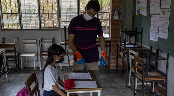 Sinafum sugiere 12 alumnos por aula para evitar incidencias por COVID-19