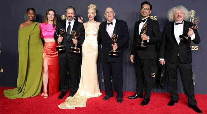 Netflix reina en los Emmy con «The Crown» y «The Queen’s Gambit»