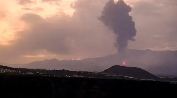 Volcán de La Palma vuelve a entrar en erupción