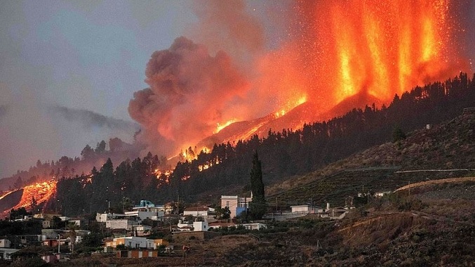 Autorizan recoger enseres tras erupción del volcán de La Palma